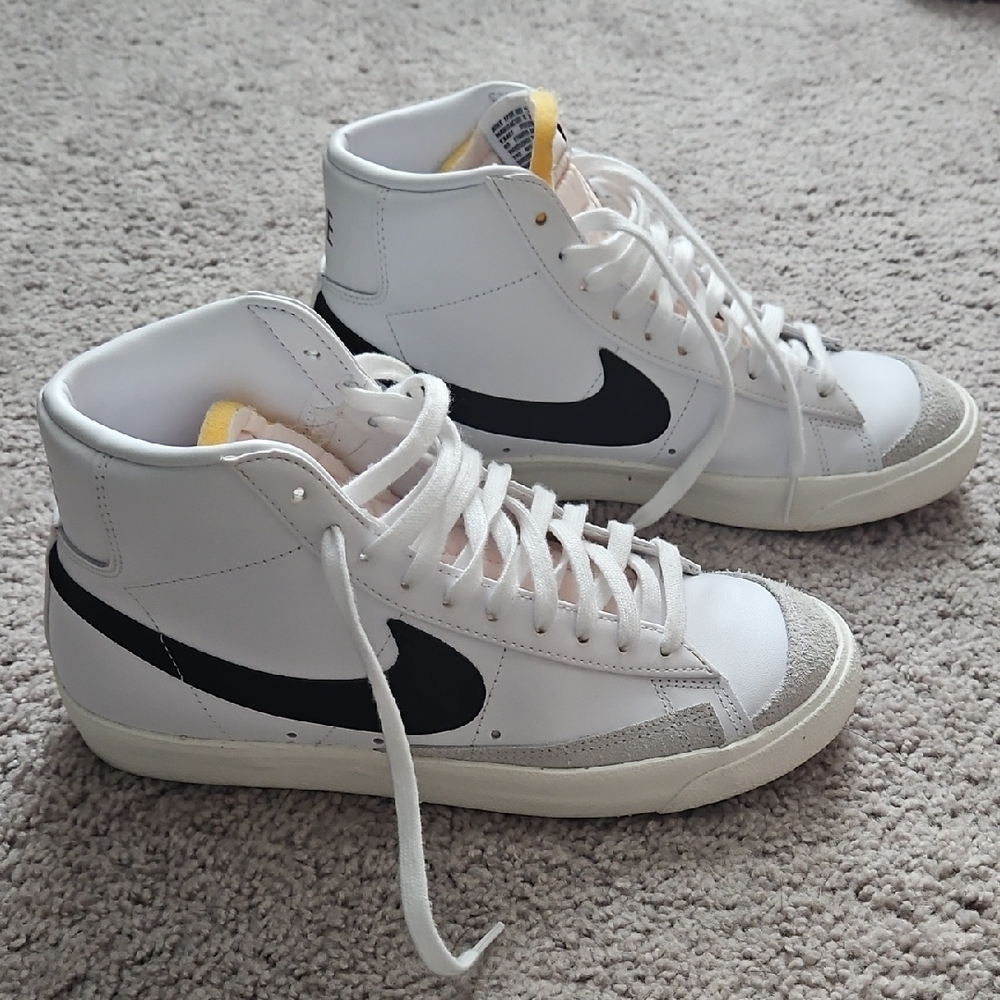 Nike Blazer Mid '77 Vintage Women's Shoes - Picture 2 of 4